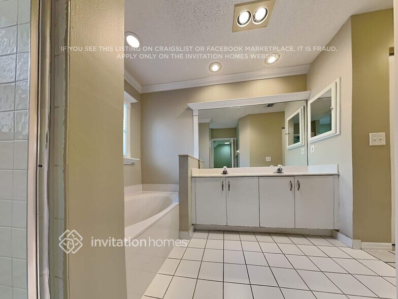 Building Photo - 7349 Nautica Way