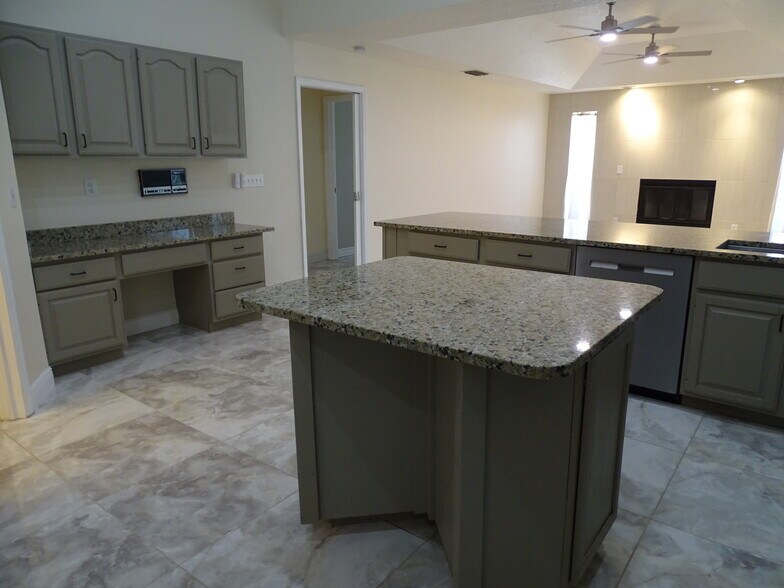 Kitchen open to Family Rm - 6325 Winding Lake Dr