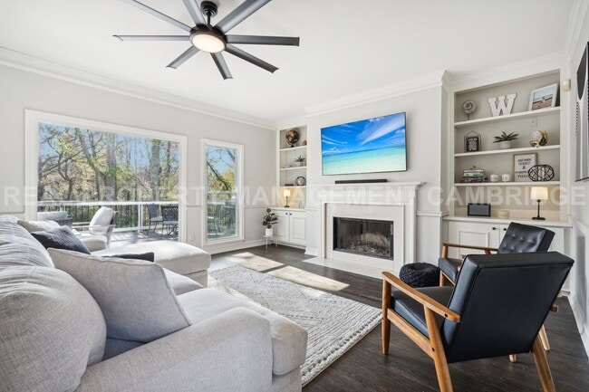 Building Photo - Living Large in Alpharetta