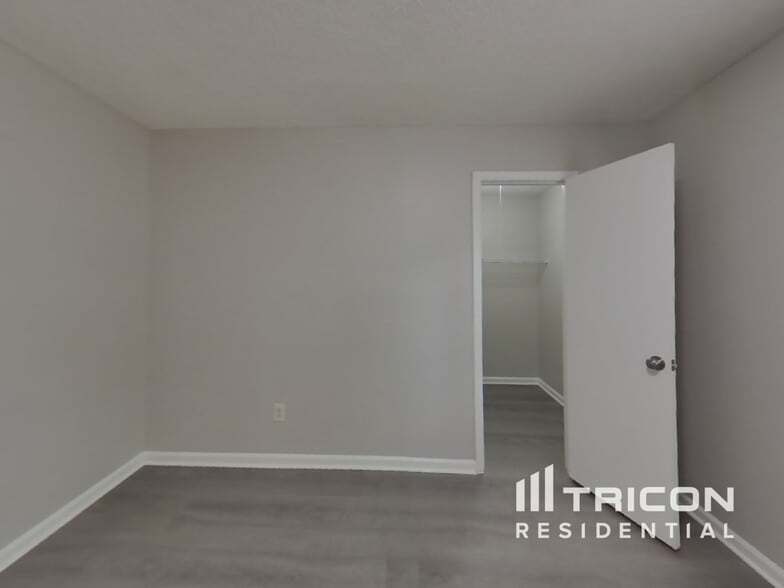 Building Photo - 3572 Raymur Villa Dr