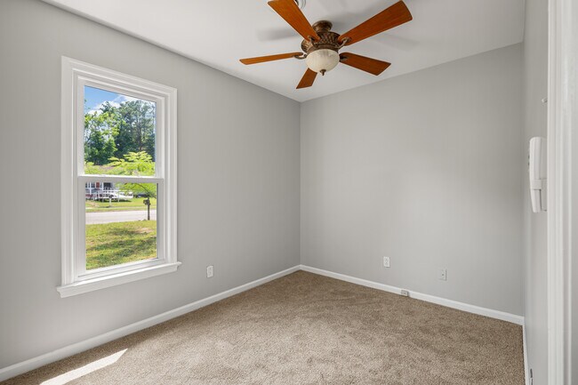 Building Photo - 5712 Sara Kay Dr