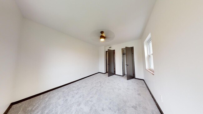 Building Photo - Parma - 2 Bedroom - 3rd Floor Unit
