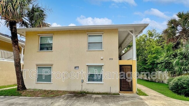 Building Photo - 209 7th St S
