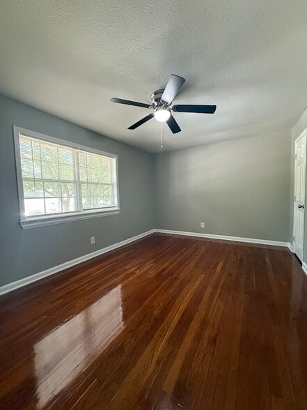 Building Photo - 1602 Line Cir