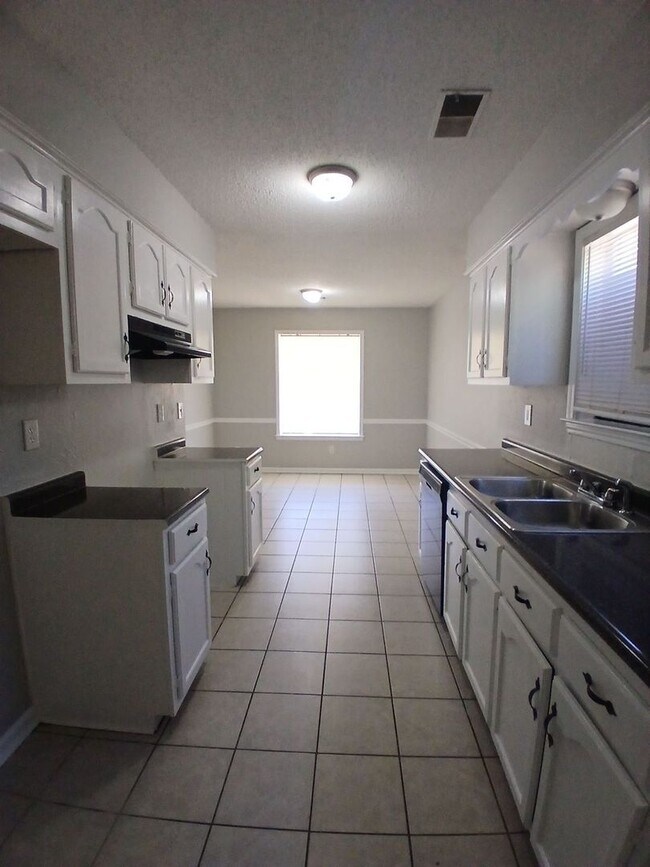 Building Photo - Charming 3BR/2BA in Riverdale | Modern LVP