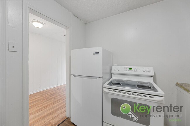 Building Photo - E Elm St Triplex