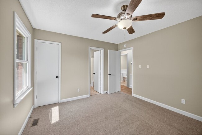 Building Photo - 3 bedroom, 2 bathroom House in Eden!