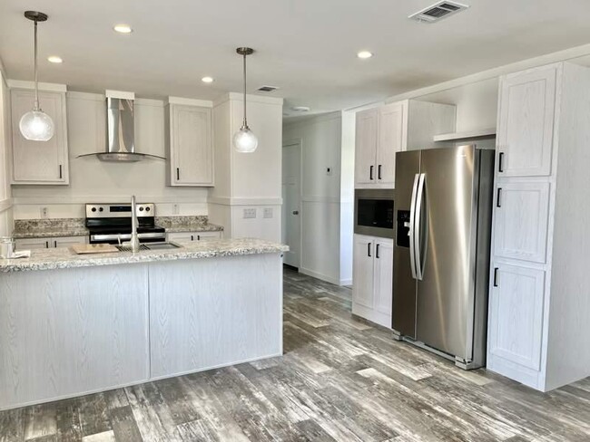 Building Photo - 16830 Oak Leaf Ct