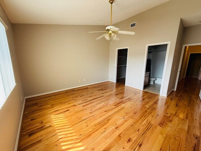 Building Photo - Townhome in Palm Harbor