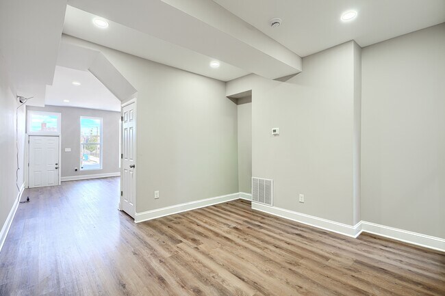 Building Photo - Homewood