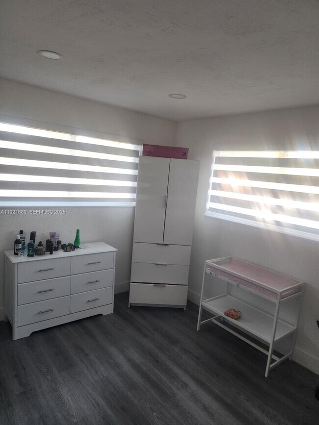 Building Photo - 27000 SW 145th Ave