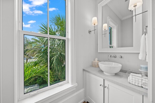 Building Photo - 5525 Jimmy Buffett Mem Hwy