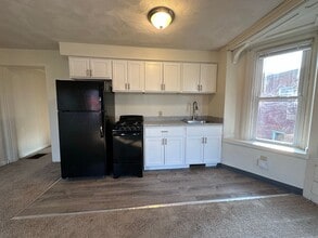 Building Photo - Stunning One Bedroom in Oakland! Second Floor Unit, Ample Natural Light & More!! Call Today!