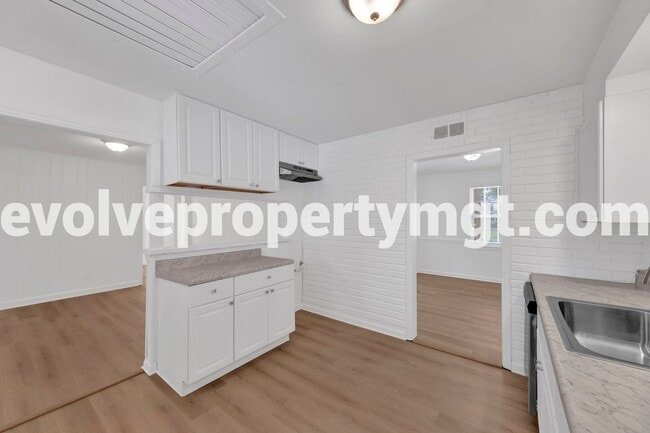 Building Photo - STUNNING RENOVATION IN PRIME LOCATION!! $5...