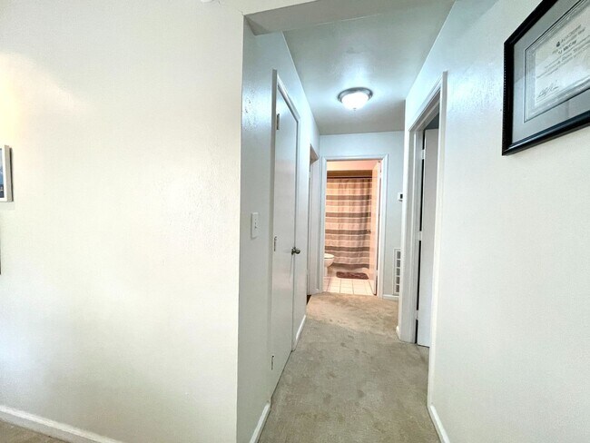Building Photo - Spacious 6 bedroom home in Virginia Beach