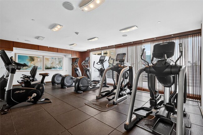 Building Photo - 325 S Biscayne Blvd