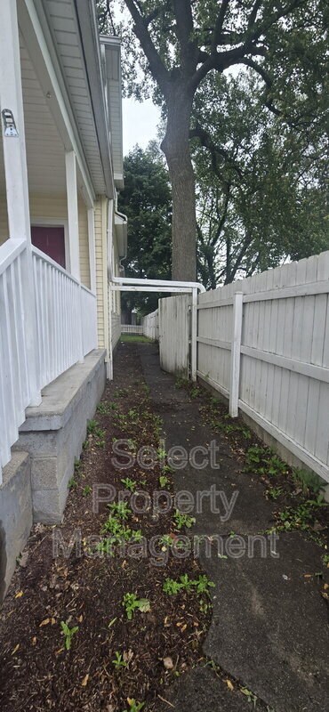 Building Photo - 449 Ruth St