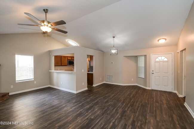 Building Photo - 11516 Birch Forest Cir E