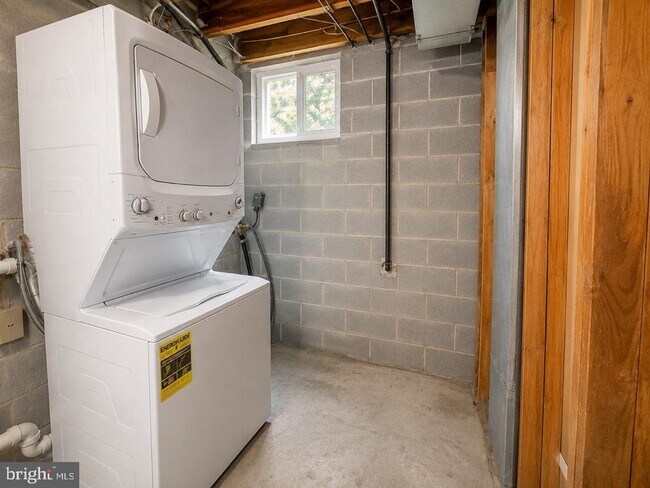 Building Photo - 14761 Ealing Ct