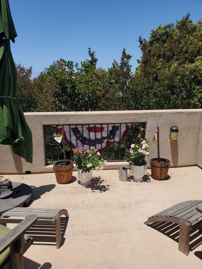 Building Photo - Elegant Coronado Village Home