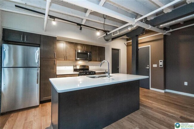 Building Photo - 107 Hamilton St