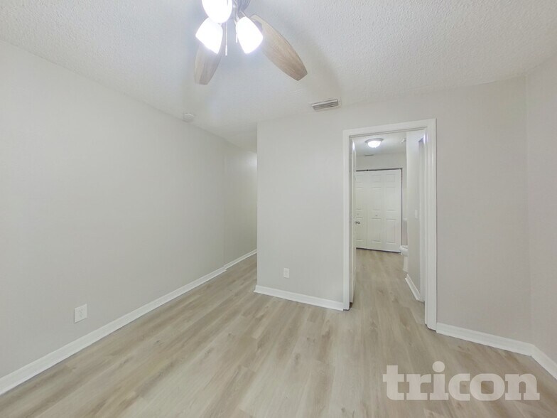 Building Photo - 4930 44th Ave N