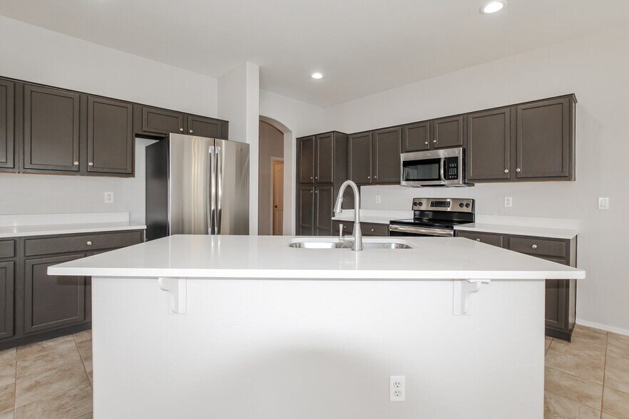 Building Photo - 16855 W Ironwood St