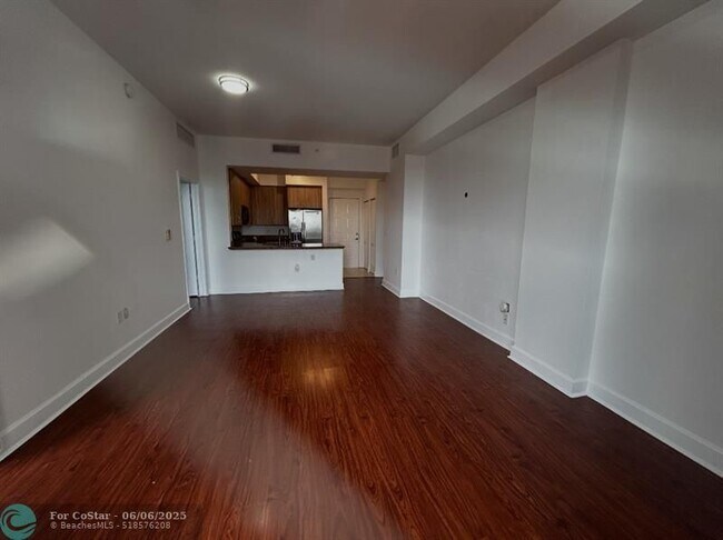 Building Photo - 1830 Radius Dr