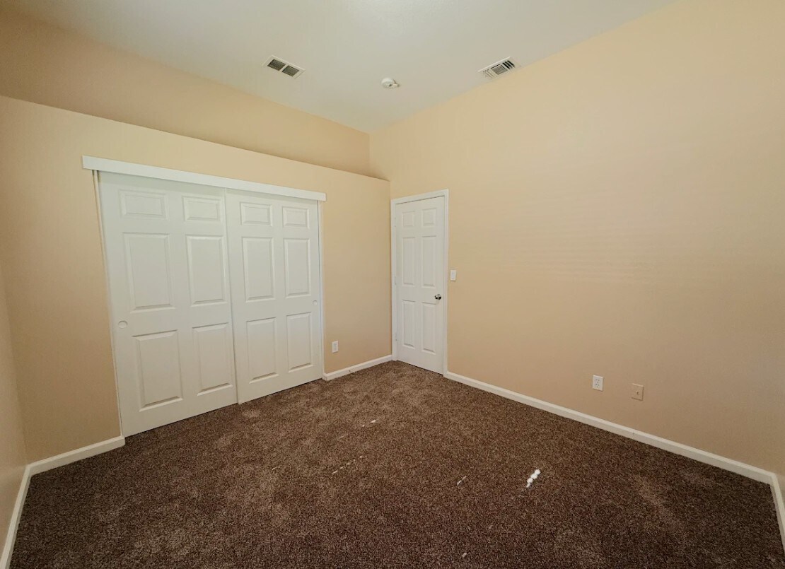 Building Photo - 405 Hearst Dr