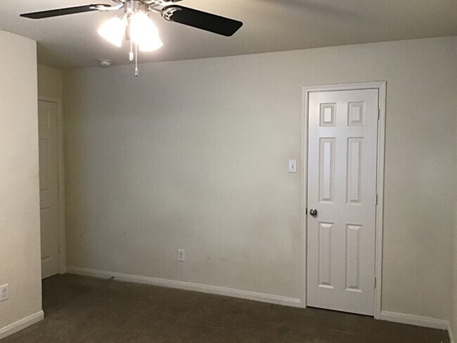 Building Photo - 10237 Tate Ct