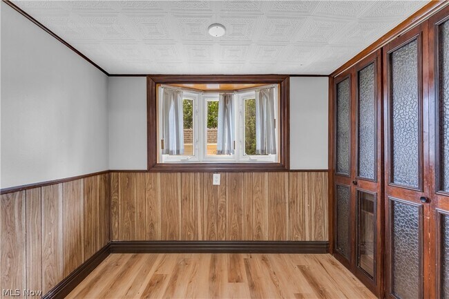 Building Photo - 6800 Kazimier Ave