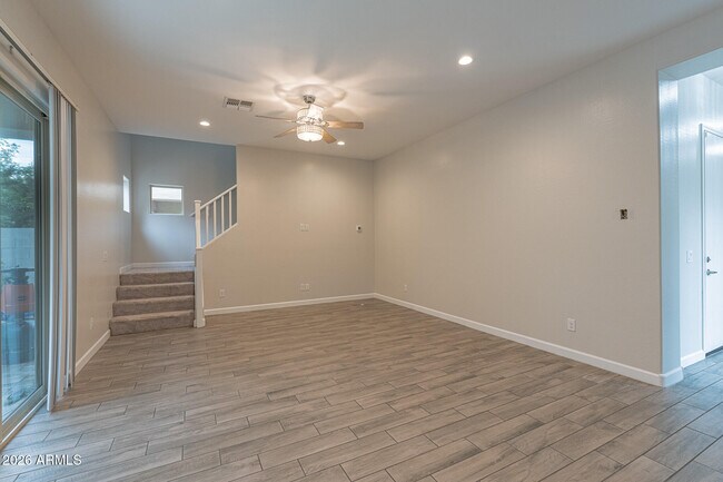 Building Photo - 6523 E Bluefield Ave
