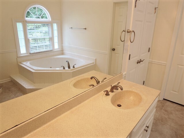Building Photo - 4479 Cabinwood Turn