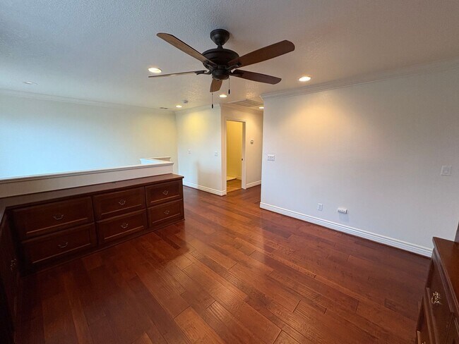 Building Photo - Two story home in NW Visalia Rent Ready!