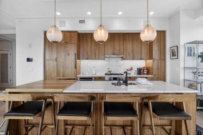 Building Photo - Stunning 2BR/2BA Luxury Condo // Capitol Hill Views // Garage Parking included