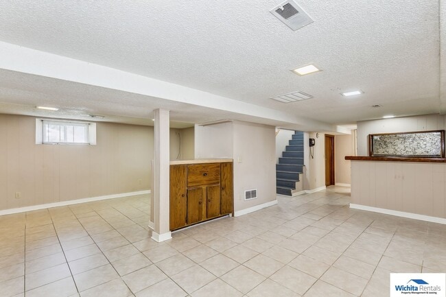 Building Photo - 2 bedroom 2 bath home