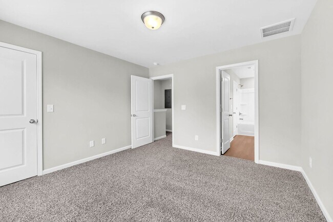 Building Photo - 420 S 2nd St