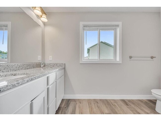 Building Photo - 722 Hilltop Ln