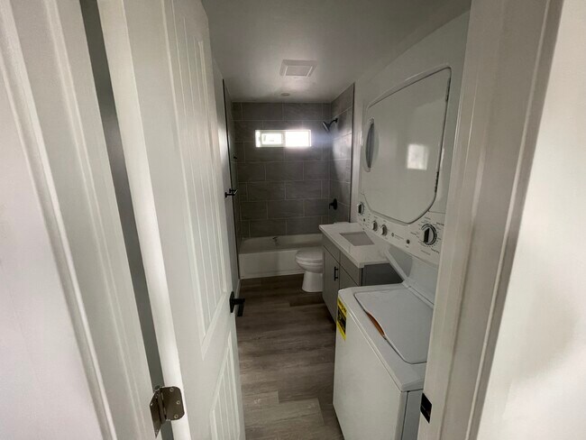 Building Photo - 1077 Connecticut St