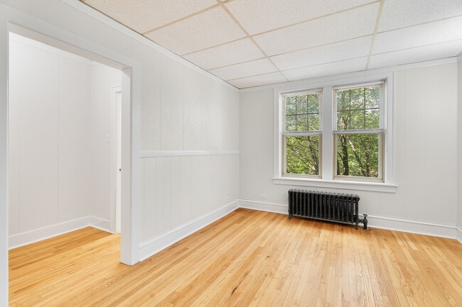 Building Photo - 1440 W Howard St