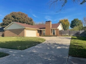 Building Photo - 2201 Sage Ln