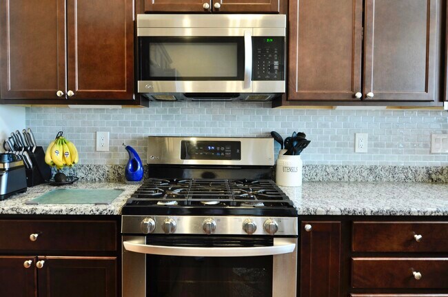Building Photo - 4481 Bridgeview Ln