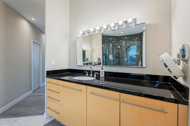 Building Photo - 7878 E Gainey Ranch Rd