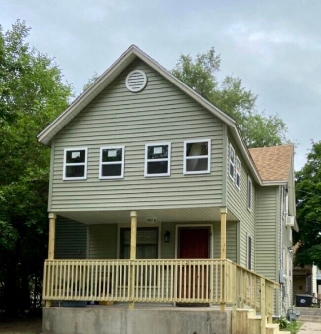 Building Photo - 503 Middle