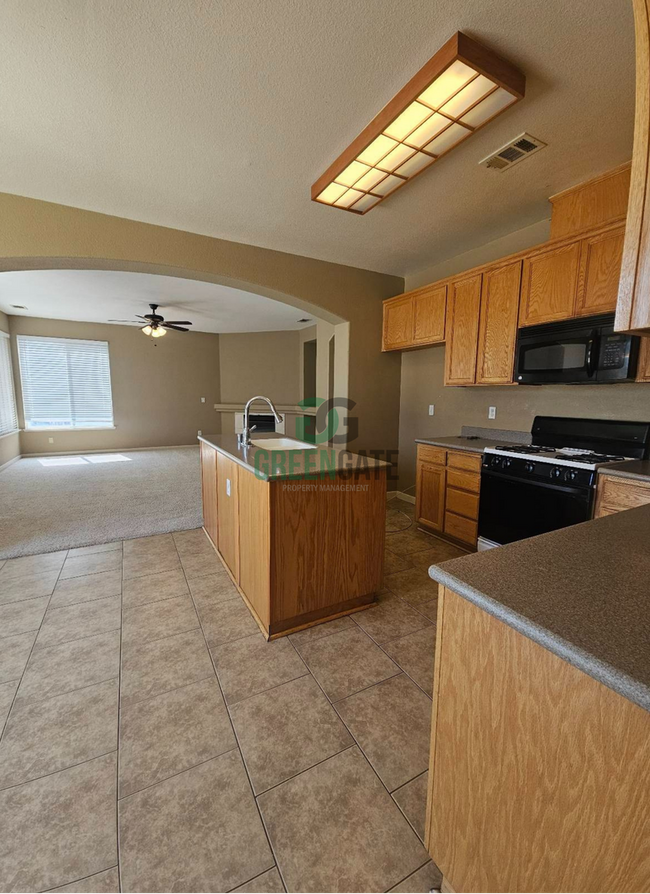 Building Photo - Price Reduced! 4 Bedroom 3 Bath Home is No...
