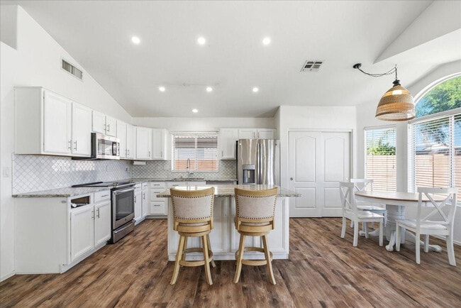 Building Photo - 4414 E Villa Rita Dr