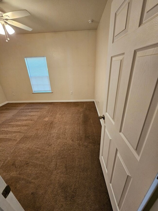 Building Photo - 2/2 ( Eagle Trace) Charming, updated townhome