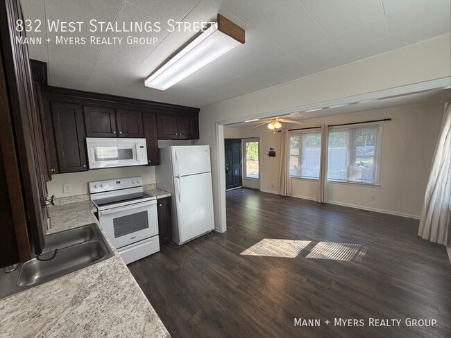 Building Photo - 832 W Stallings St