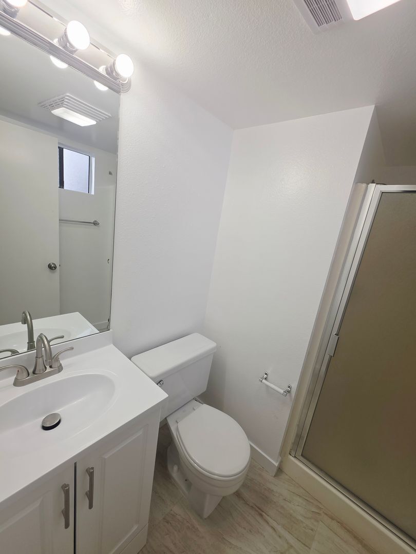 Building Photo - 1105 Melrose Ave