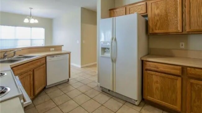 Building Photo - AVAILABLE NOW! (SECTION 8 ACCEPTED)